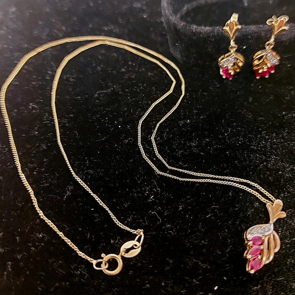 Pink Ruby & Diamond Jewelry in 10 Karat Yellow Gold Settings (Cancer Sign Gem) - Picture 4 of 16